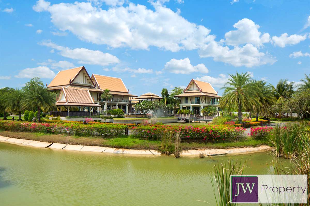 Super Luxury 10 Bedroom Mansion On Pattaya Golf Course