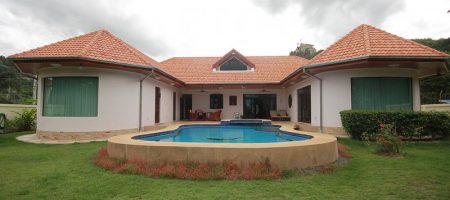 Luxurious Pool Villa in Town For Sale (11307) Luxurious Pool Villa in Town For Sale (11307)