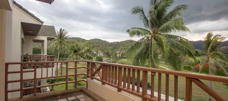 Beautiful Top Floor Condominium for Sale (20735) Beautiful Top Floor Condominium for Sale (20735)