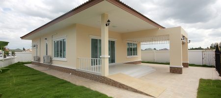 Beautiful Villa with Large Community Pool (11327) Beautiful Villa with Large Community Pool (11327)