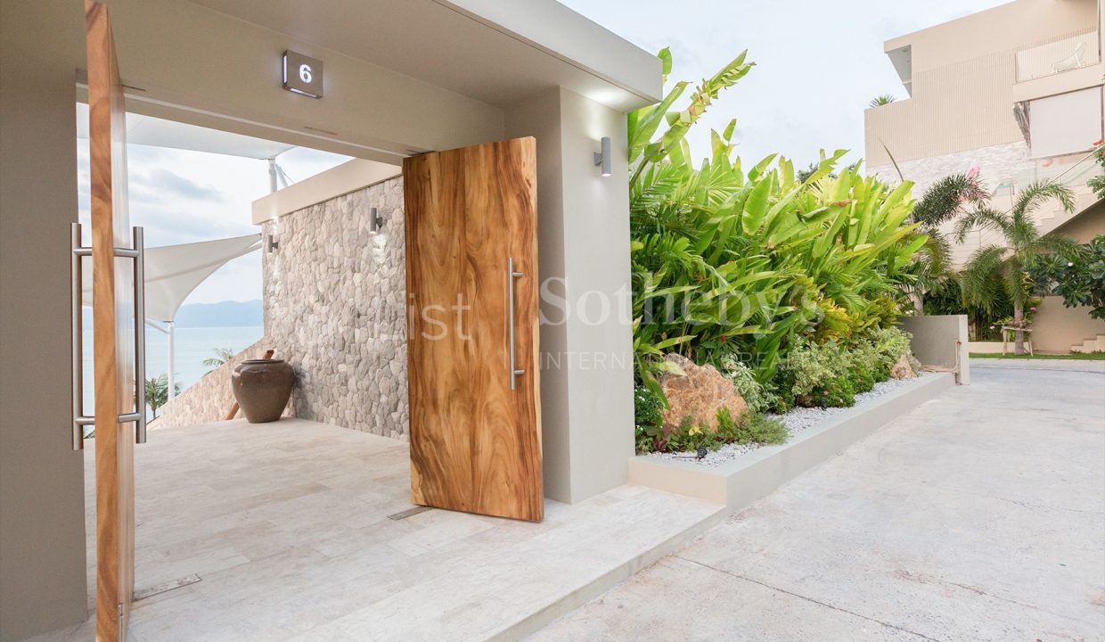 List-Sothebys-International-Realty-Bayside-Beachfront-Villas-entrance1_1800x1200_display