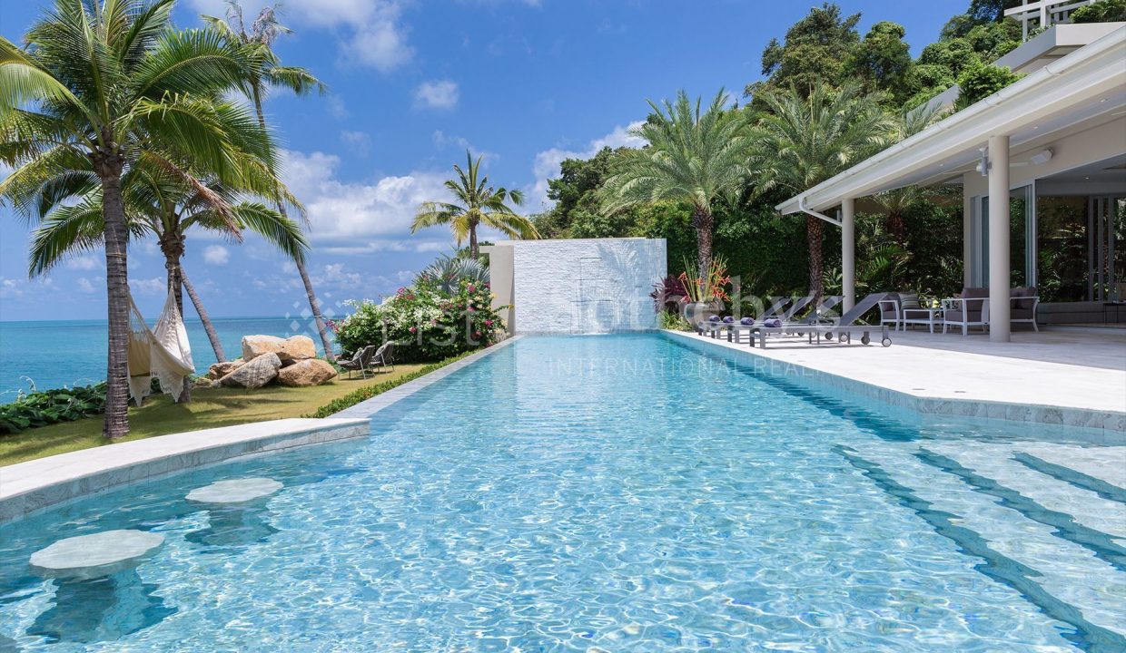 List-Sothebys-International-Realty-Bayside-Beachfront-Villas-pool6_1800x1200_display