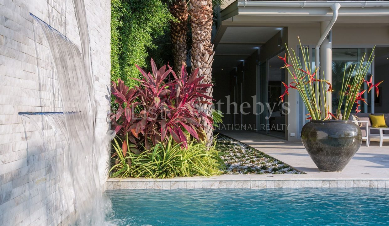 List-Sothebys-International-Realty-Bayside-Beachfront-Villas-pool8_1800x1200_display