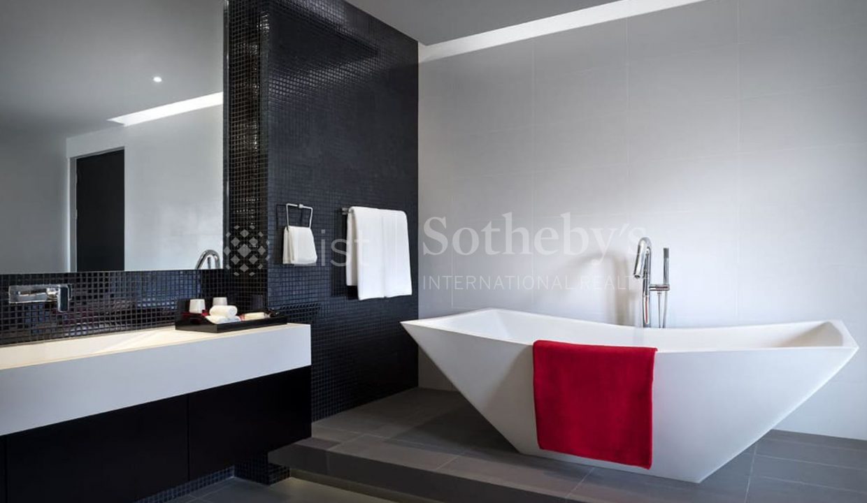 List-Sothebys-Thailand-Pavillion-Phuket-Residences-Villa-for-sale-Bathroom_1800x1200_display