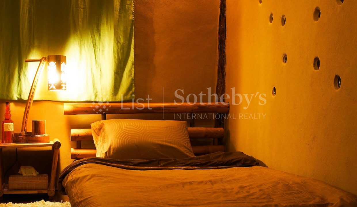 list-sothebys-international-realty-thailand-house-for-sell-T&M-Hangdong-Chiangmai-bedroom-03_1800x1200_display